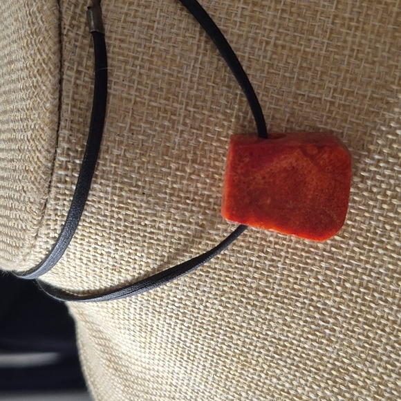 CHUNKY FOSSILIZED CORAL PENDANT ON A LEATHER CHAIN - Picture 8 of 13